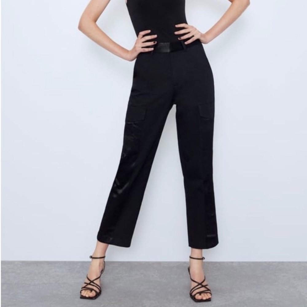 Zara high waisted cargo pants in Black, Sz XS.